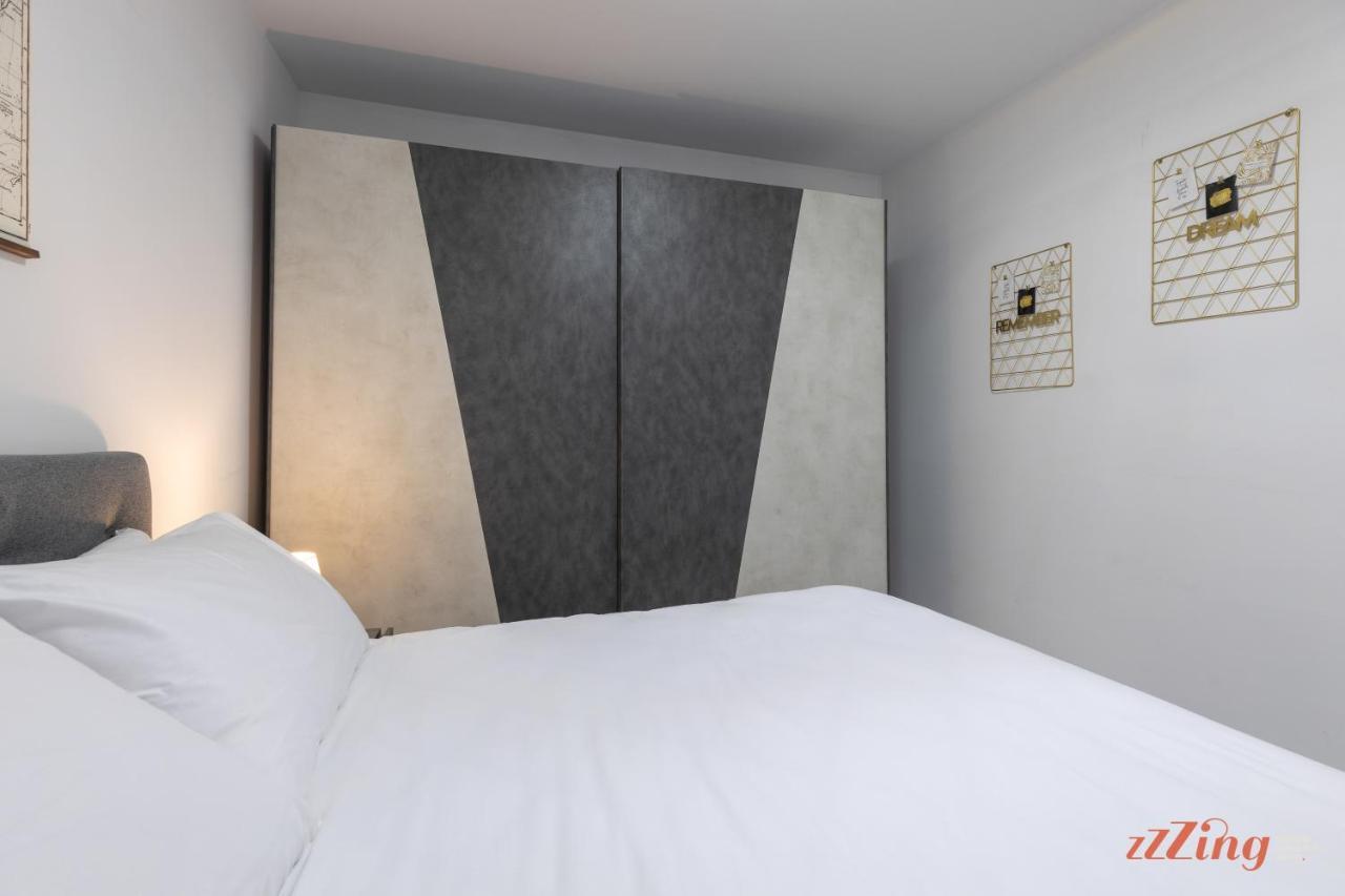 A Stunning Apartment With Spectacular Sea Views خليج سانت بول المظهر الخارجي الصورة